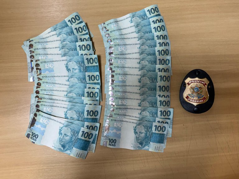 PF prende mulher com mais de R$ 3 mil em notas falsas nos Correios em Manaus