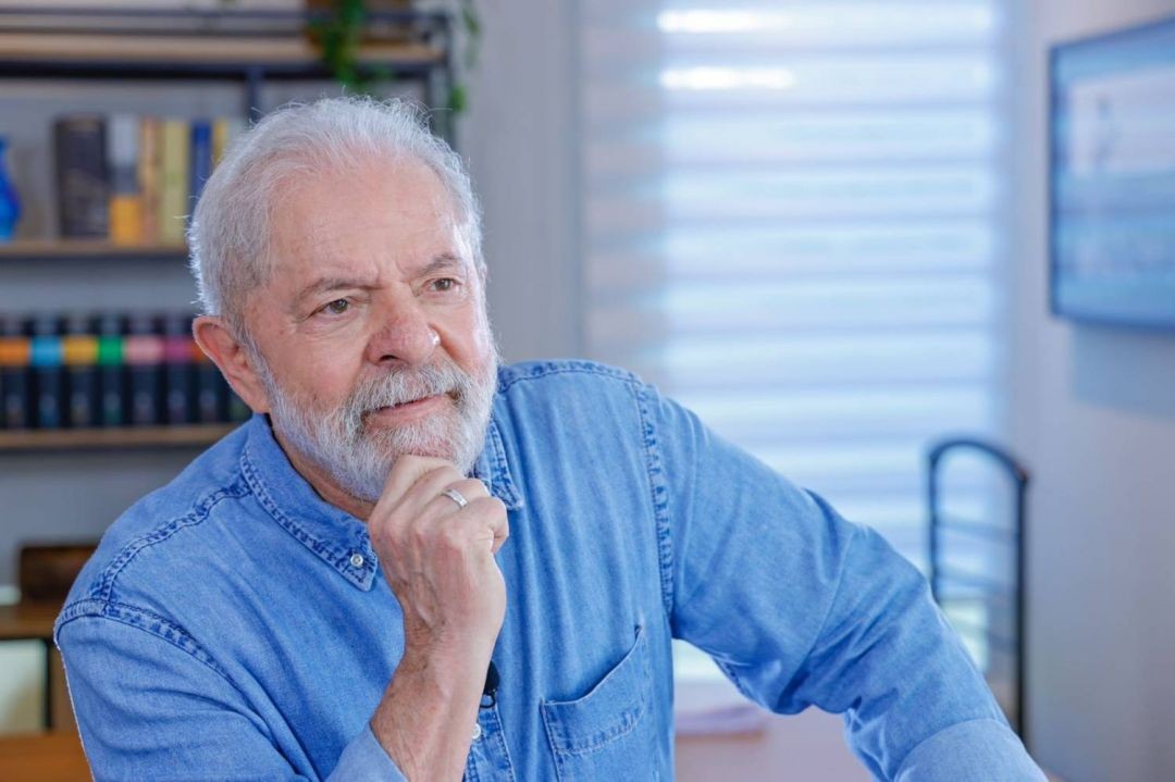 Lula se reúne com ministros para decidir volta da cobrança de impostos sobre gasolina e etanol