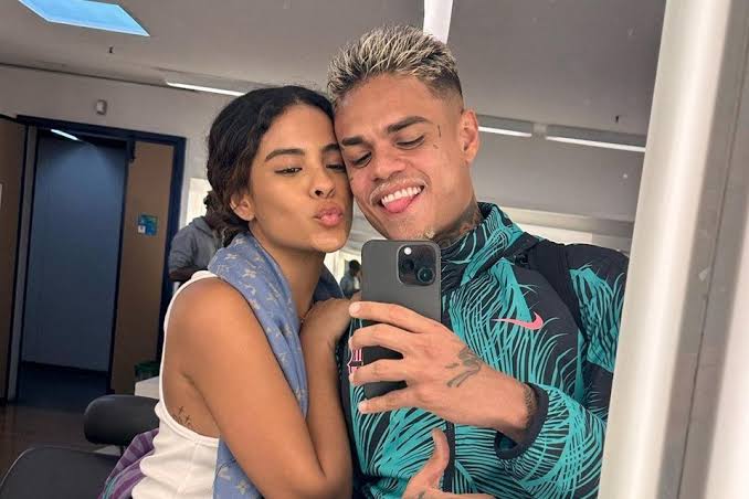 Caminhão de mudanças chega à casa de MC Cabelinho em meio a término com Bella Campos