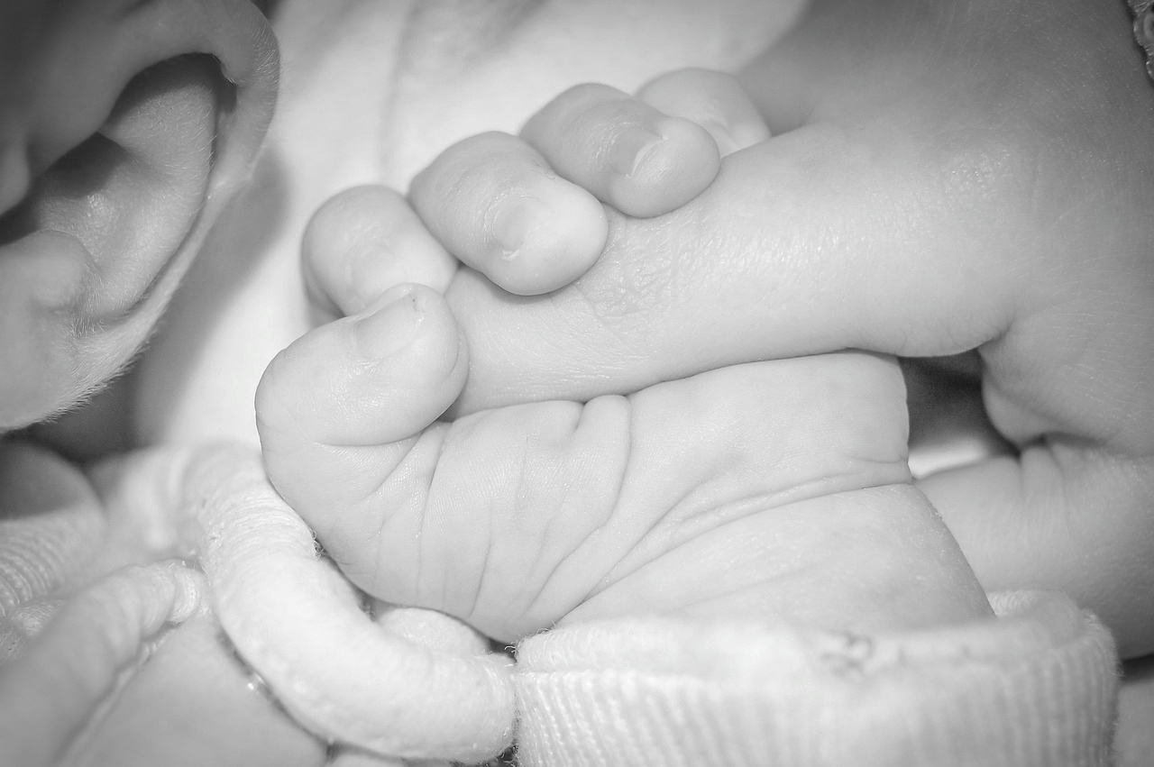 Bebê de 8 meses é encontrado morto dentro de casa no Novo Aleixo