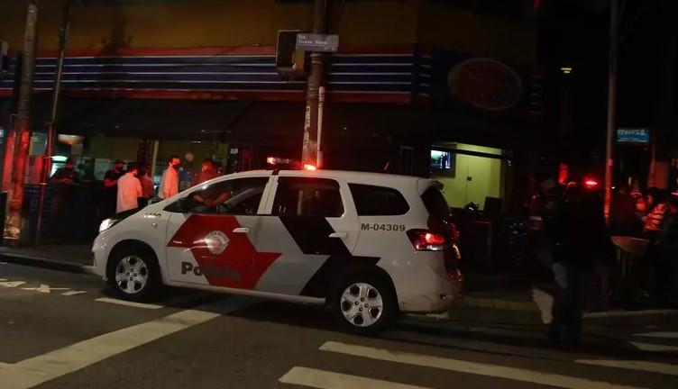 Em meio a pandemia, PM interrompe baile clandestino com 190 idosos