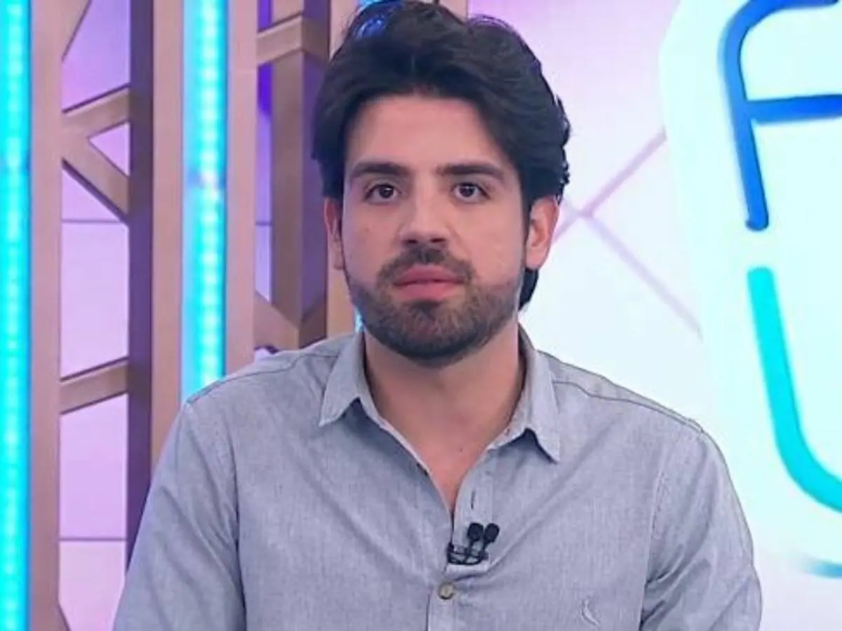 SBT demite Matheus Baldi do Fofocalizando após caso Klara Castanho
