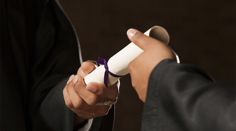 Mestrado no exterior deve ser revalidado no Amazonas para garantir promoção de professora