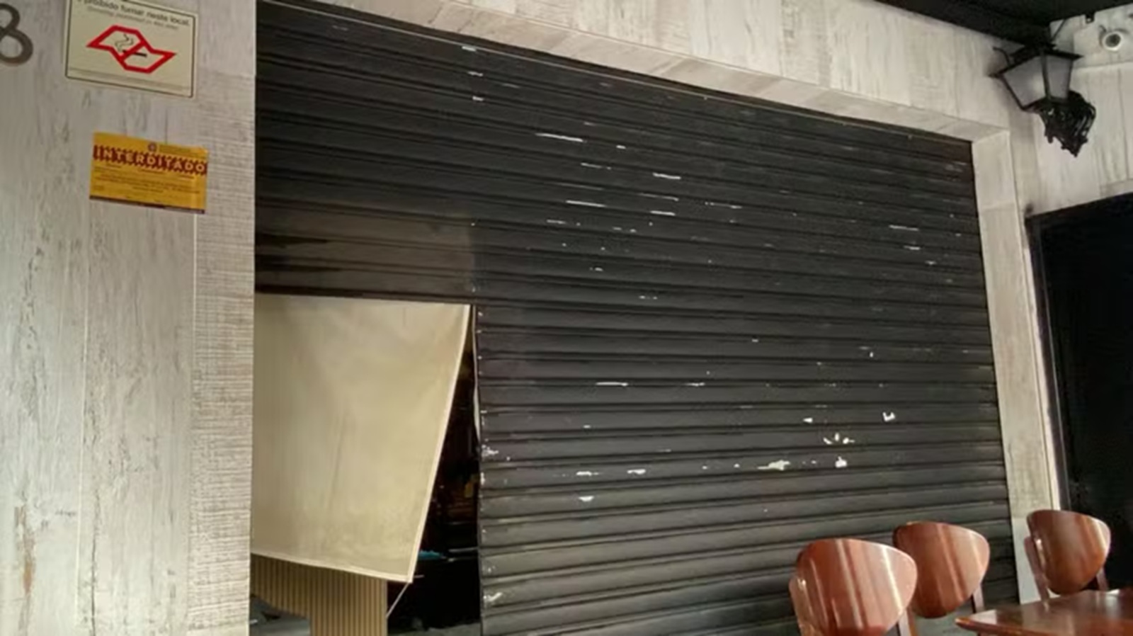 Bar em SP é interditado após bebida adulterada com metanol deixar mulher cega