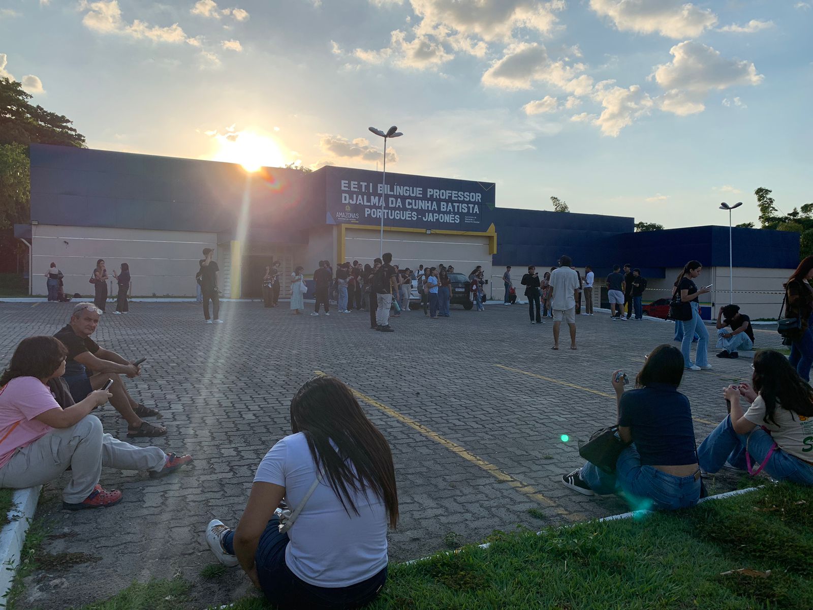 Alunos deixam local de prova do SIS e avaliam exame como tranquilo em Manaus