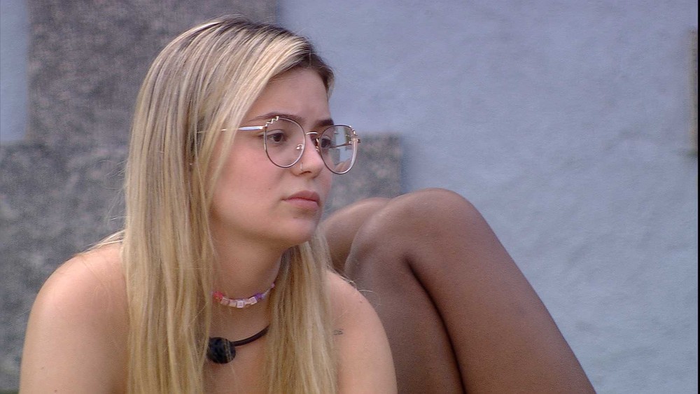 Viih Tube recebe emoji de cobra e decide tirar satisfações com Gilberto