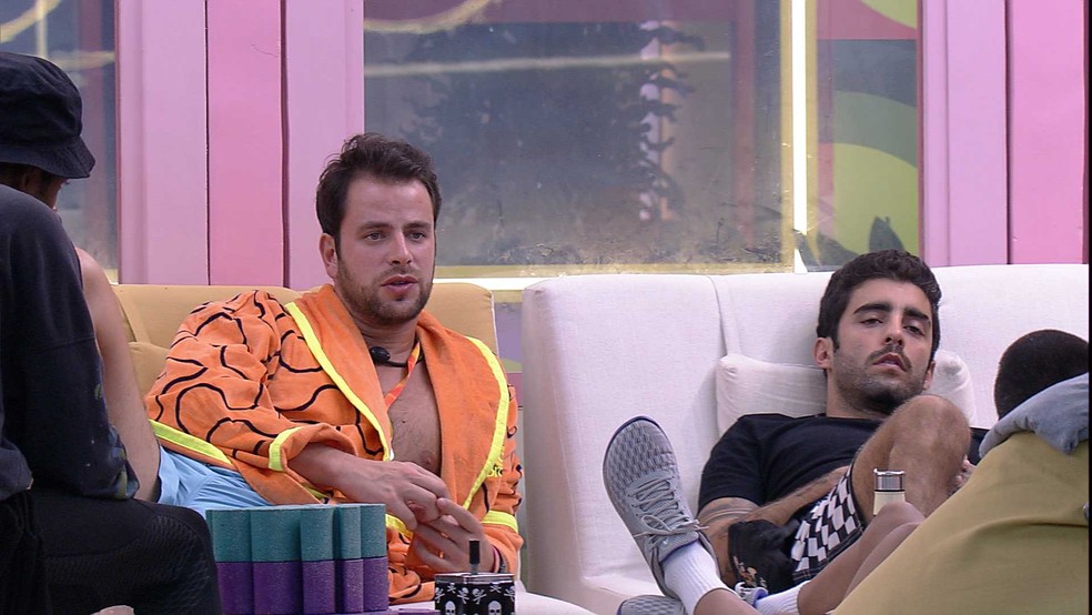 Gustavo aposta em 'paredão ideal' para eliminar Eslovênia do BBB22