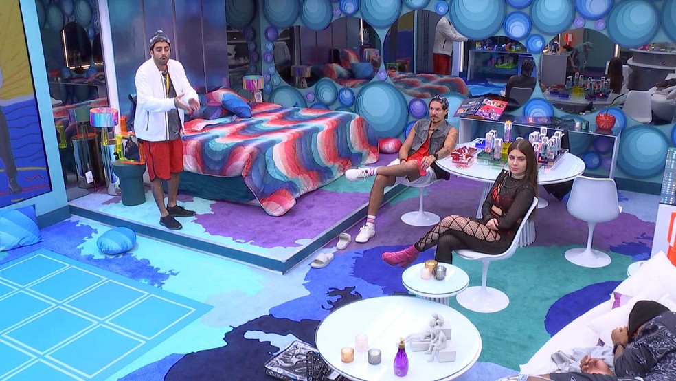 DG e Pedro Scooby discutem por figurino antes de festa no BBB22