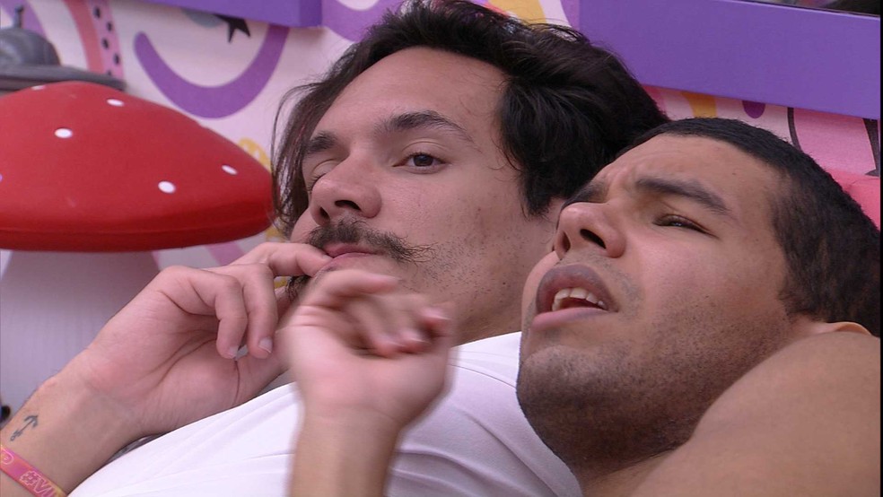 Eli desabafa com Vyni sobre Lucas: 'Ele não gosta de ninguém'