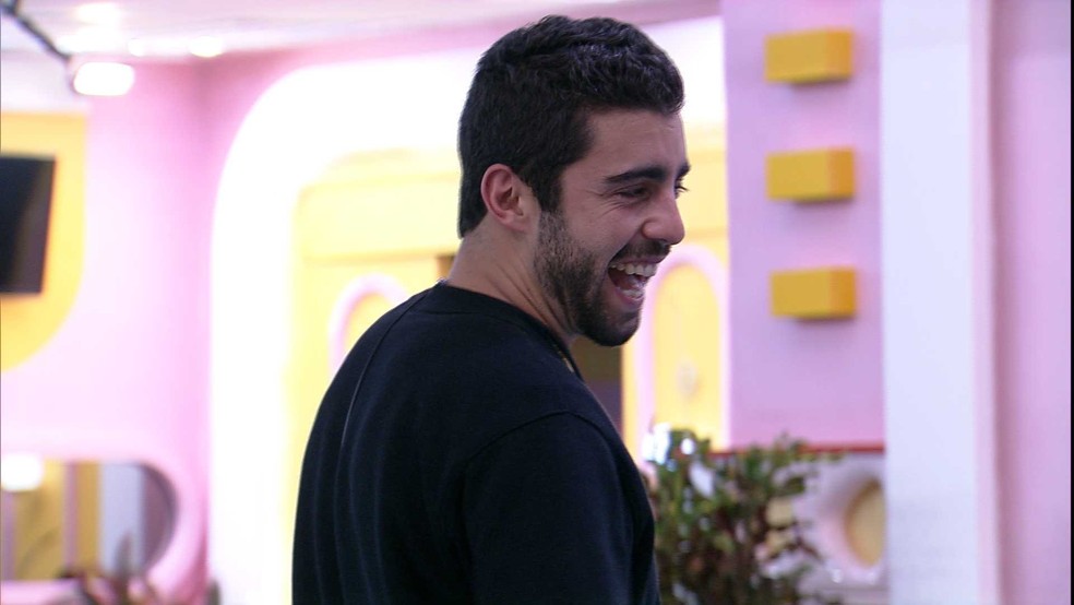 Após indicar Jessi ao paredão, Scooby convida sister para almoço do líder