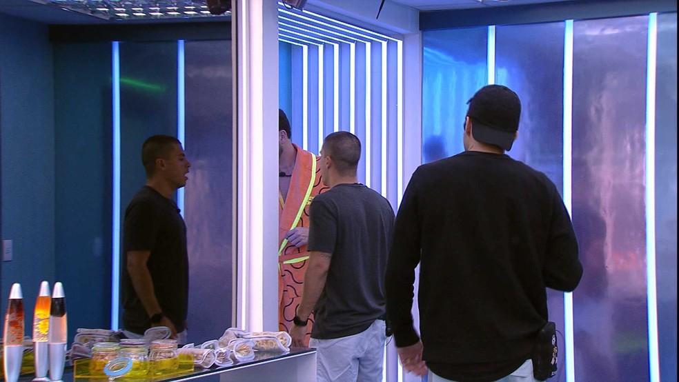 Scooby se irrita com Arthur e brothers discutem: 'Dormiu o dia inteiro'