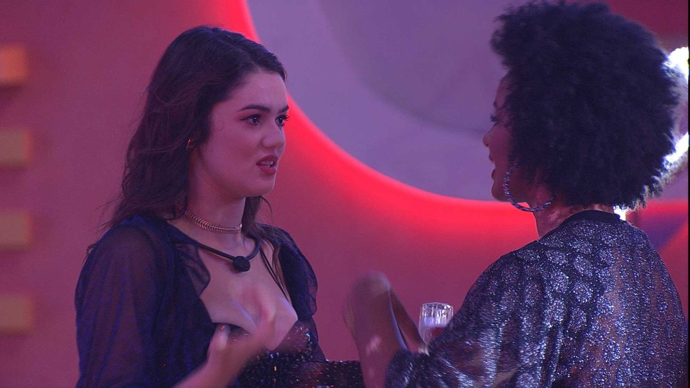 Natália diz que se sente excluída por Jessi e Lina; vídeo