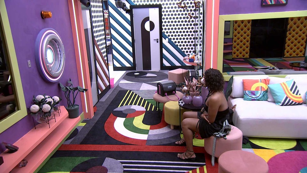 Lina ameaça desistir do BBB22 após barraco com Natália