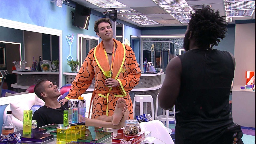 Arthur ironiza Jade ao brincar com Lucas sobre liderança
