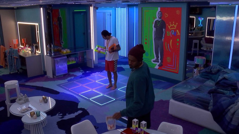 Scooby ouve Charlie Brown Jr e se declara à Cíntia Dicker