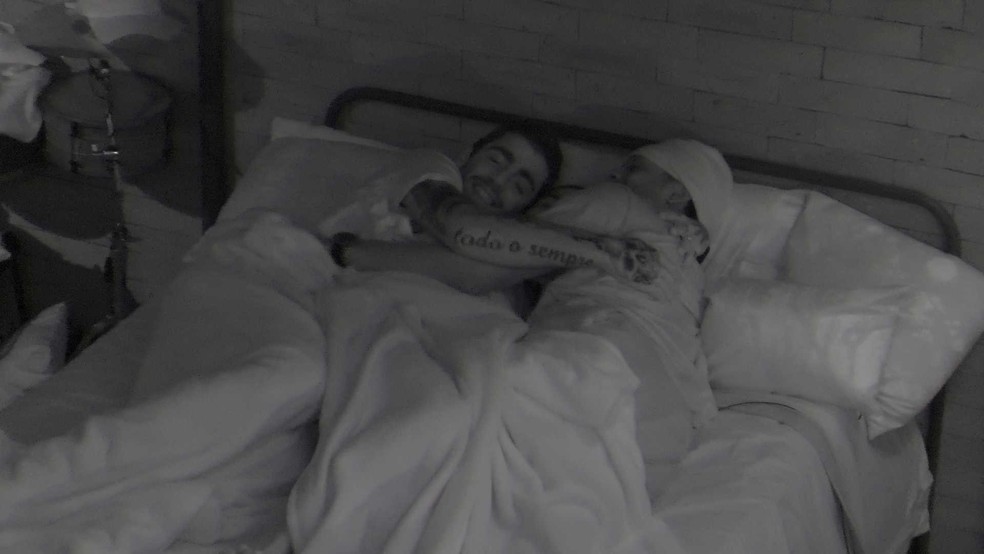 Vyni deita entre Scooby e PA e dispara: 'Deixa eu aproveitar?'