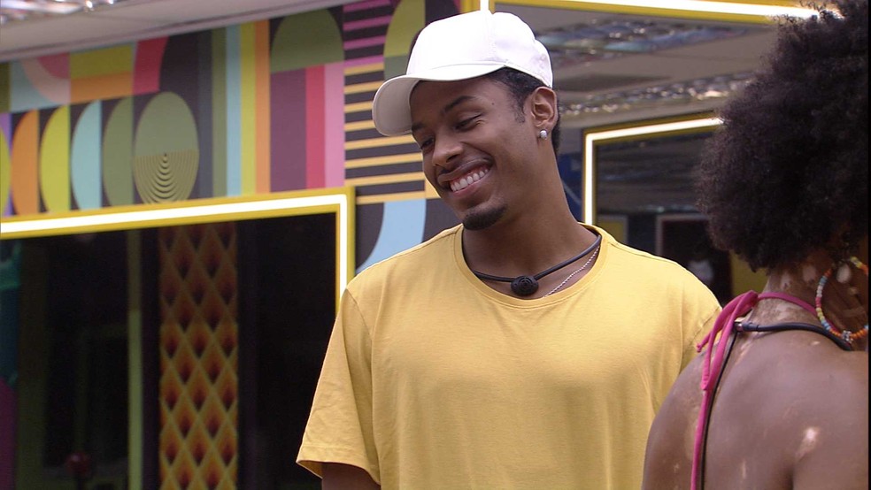 Lina brinca com PA: 'Saudades daquilo que a gente nem viveu'