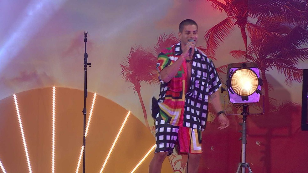 Arthur celebra liderança com festa 'Sambanejo' no BBB22