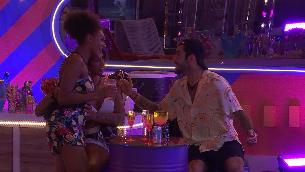 Scooby fala com comadres sobre TOP 10 no BBB22: 'Quase acertei'