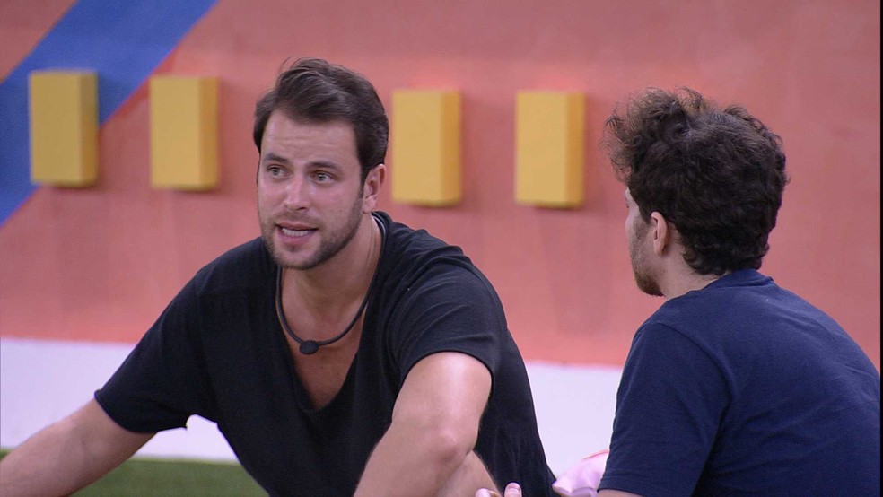 Gustavo justifica voto em Lucas: 'preferia ter votado na Eslô'