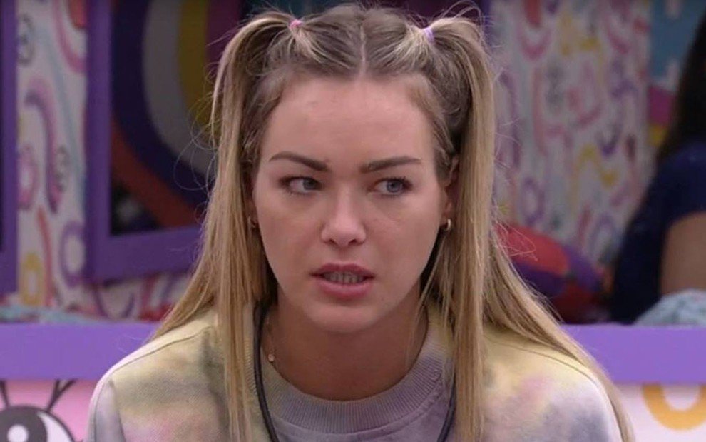 Bárbara chora por acreditar estar envolvida em caso de racismo no BBB 22