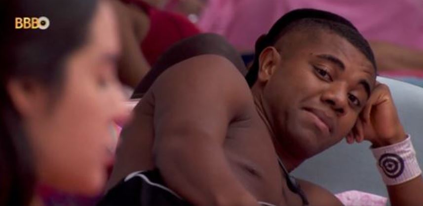 Clima fica tenso entre Davi e Isabelle no BBB: "Não envolva meu nome'