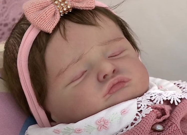 Homem agride bebê de 4 meses achando que era bebê 'reborn' em MG