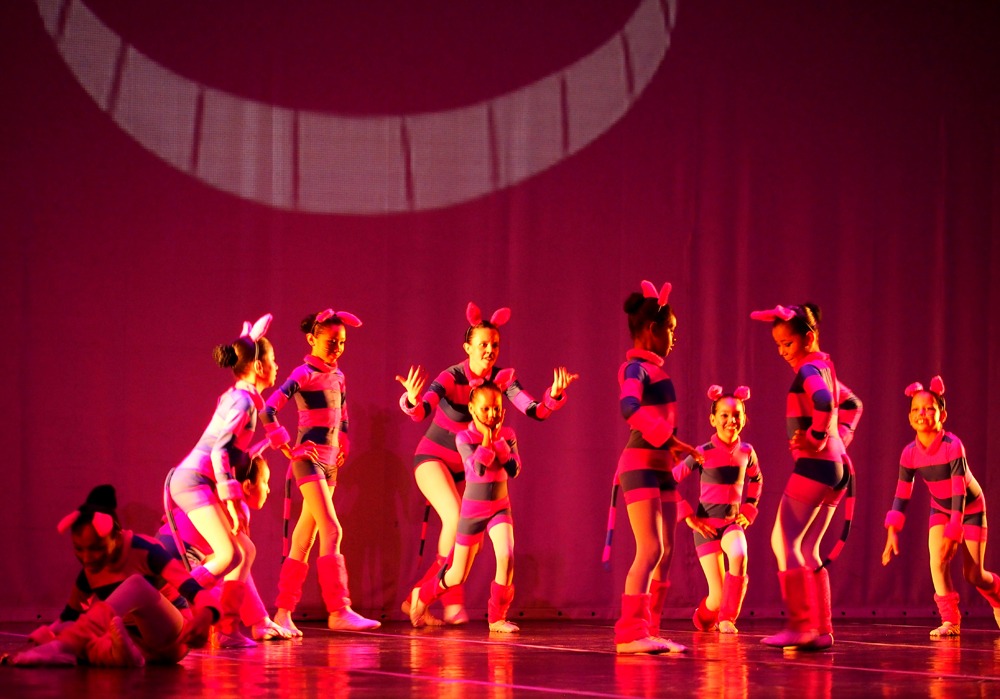 Belarte traz de volta a magia de 'Alice no País das Maravilhas' ao Teatro Amazonas