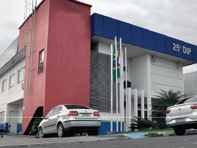 Mulher engana funcionária e rouba R$ 14 mil de clínica em Manaus