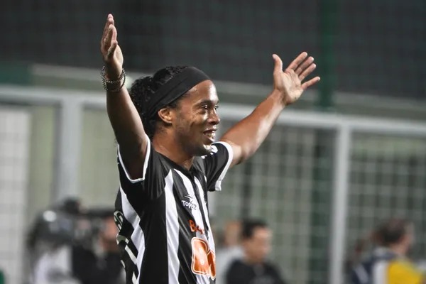 Atlético-MG e Ronaldinho chegam a novo acordo por dívida milionária