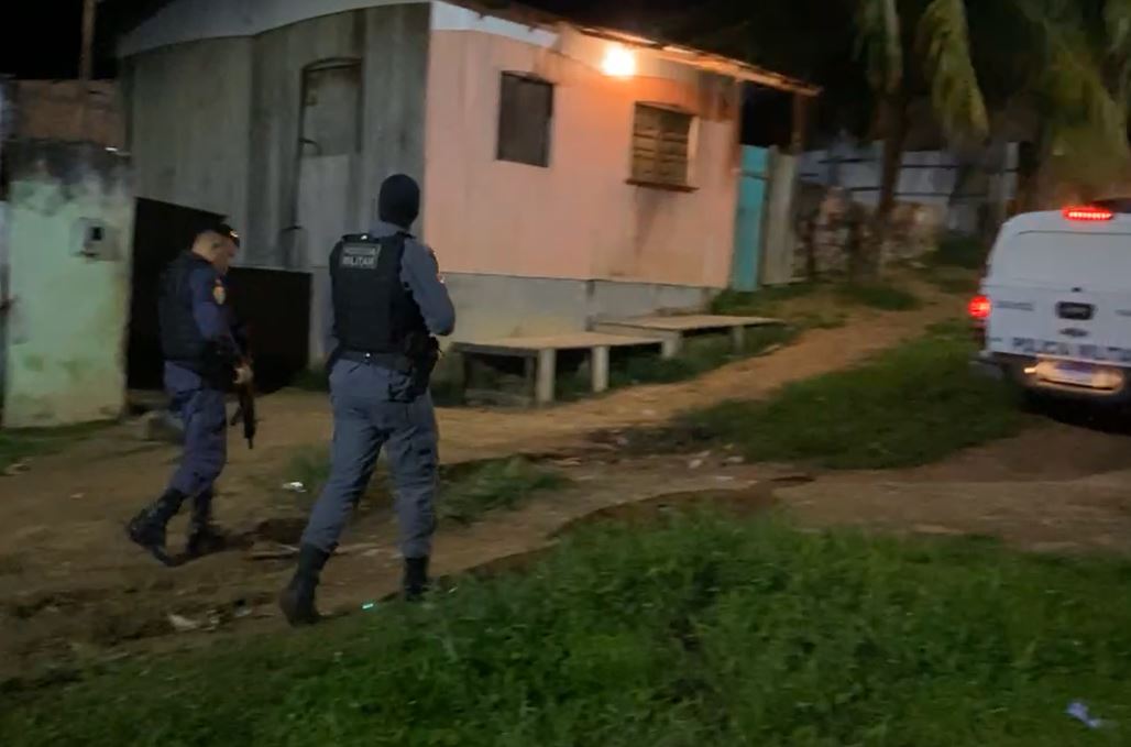 Moradores ficam no meio de fogo cruzado durante confronto de facções no Amazonas