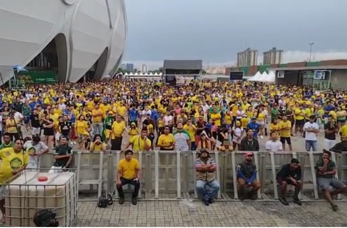 Torcedores se reúnem na Arena da Amazônia para acompanhar Brasil x Croácia