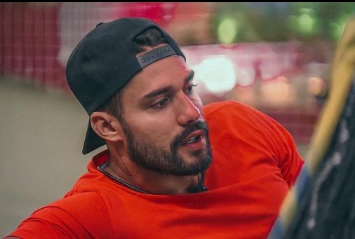 Bil comemora eliminação de Karol do BBB21: 'plantou o mal, colheu o mal'
