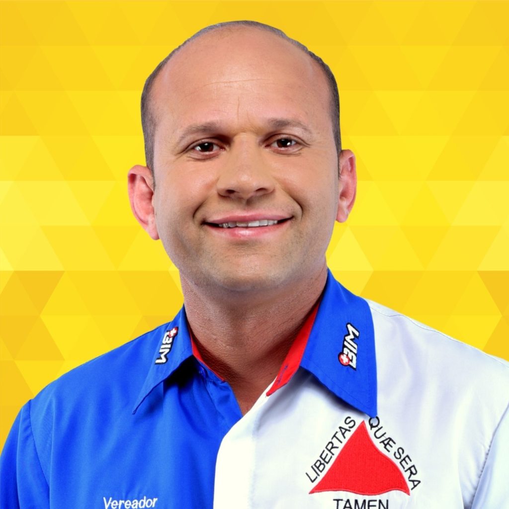 Vereador divulga vídeo sentado na privada e dispara: 'dando uma cag***'