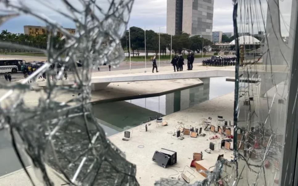 Mais de 100 empresas são suspeitas de financiar ataques de bolsonaristas em Brasília