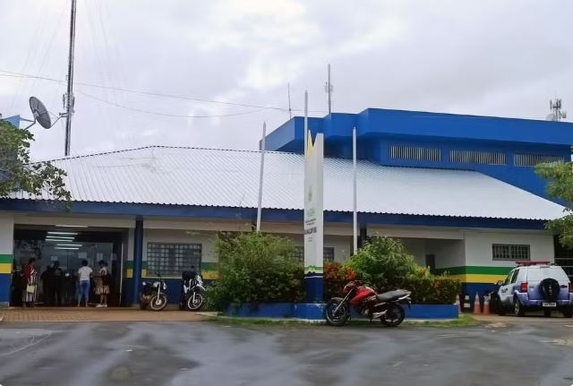 Homem é preso por espancar irmã com cabo de vassoura no Amazonas