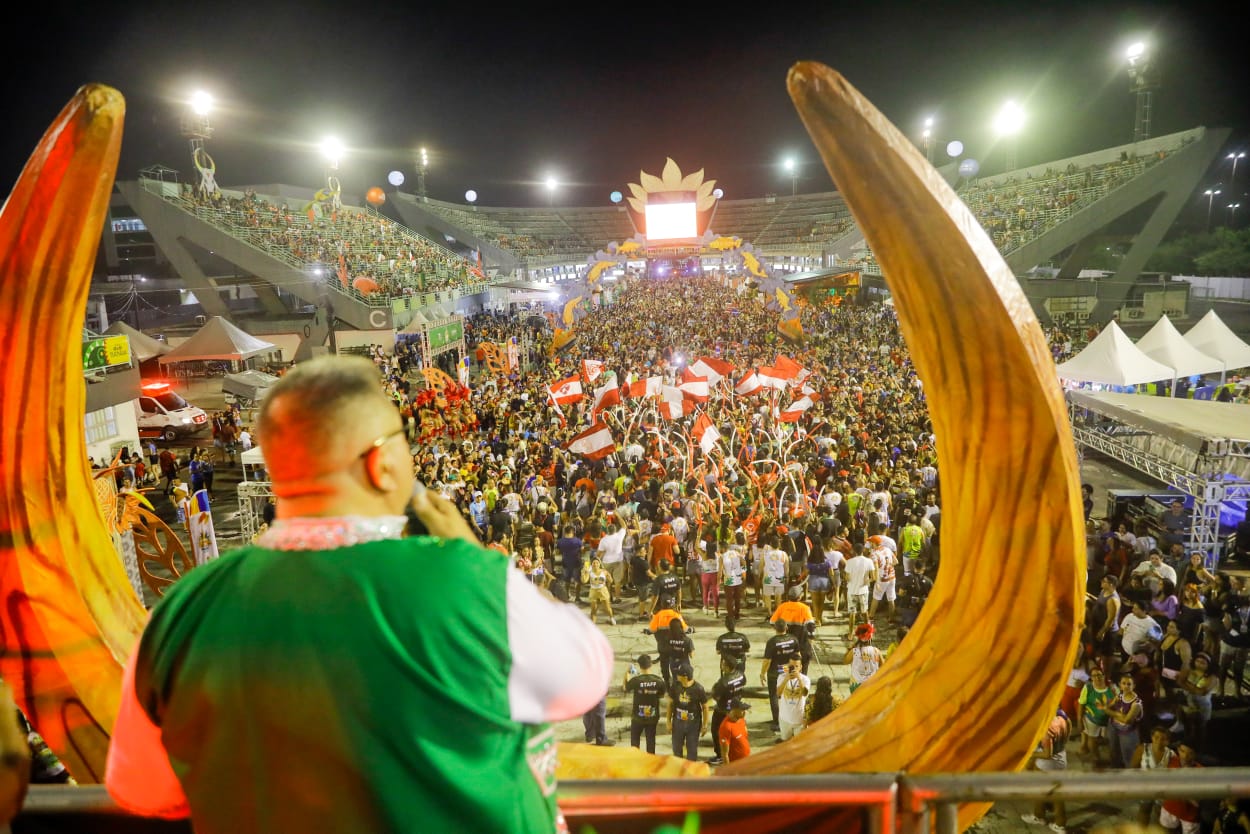 2ª noite do Boi Manaus reúne mais de 20 mil pessoas no Sambódromo