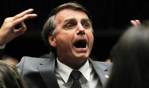 Bolsonaro minimiza mortes: 'Parece que só morre de Covid'