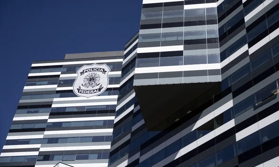 Bolsonaro burlou STF e encaminhou 300 vídeos pelo WhatsApp durante proibição, revela PF