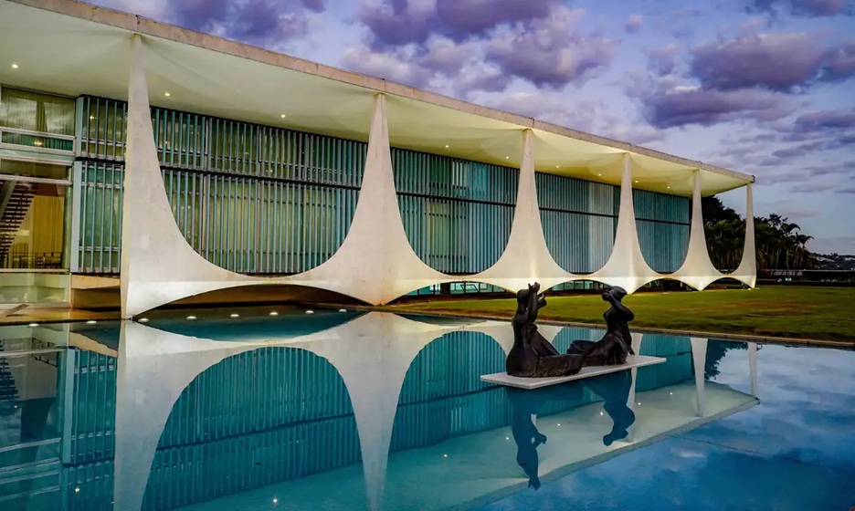 PF vai interrogar Bolsonaro após achar documentos e bens em cofre no Alvorada