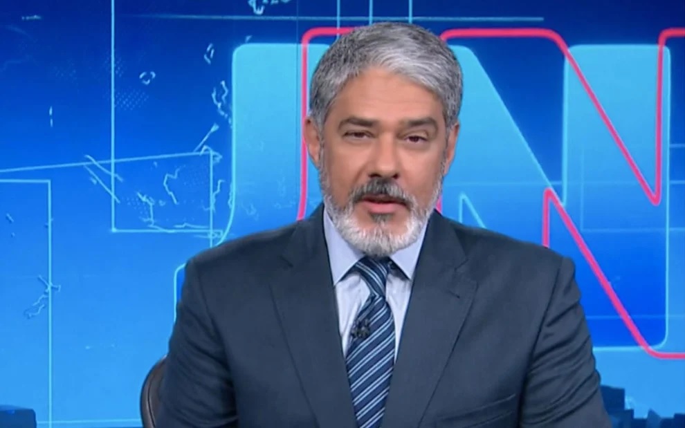 William Bonner desmente boato de demissão da Globo e anuncia férias no Jornal Nacional