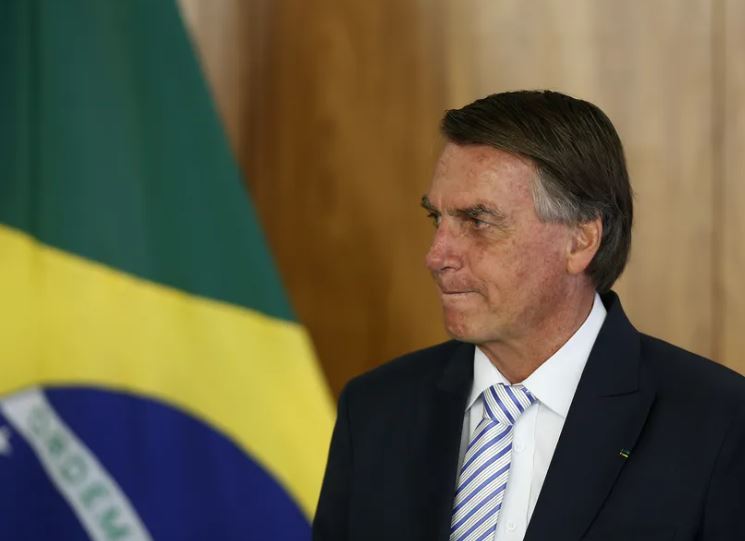'Lamento qualquer morte por motivação estúpida', diz Bolsonaro após morte de petista