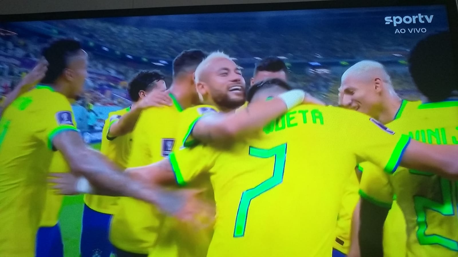 Bastidor da seleção tem bronca de Neymar, dancinha e união contra racismo