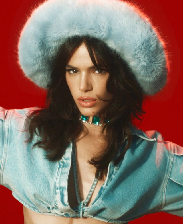 'Quero que saibam o quanto estou grata': Bruna Marquezine chora em vídeo e agradece fãs