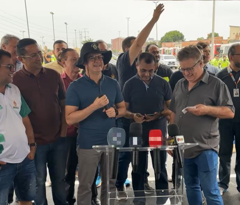 Prefeito entrega 40 novos ônibus e promete paradas com ar condicionado em Manaus