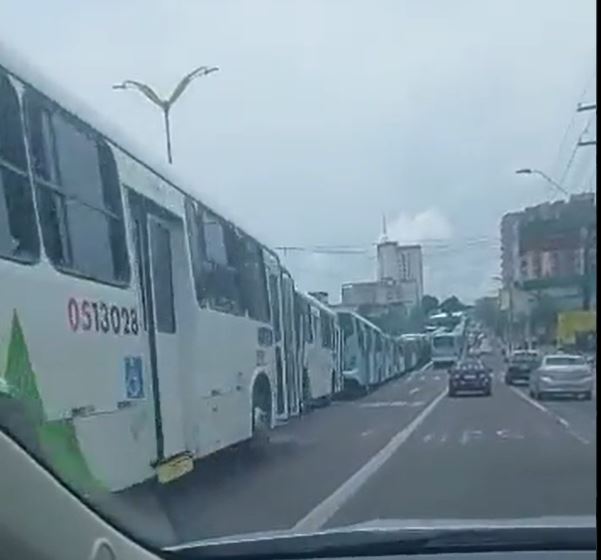 Paralisação dos rodoviários pega população de surpresa em Manaus; saiba o motivo