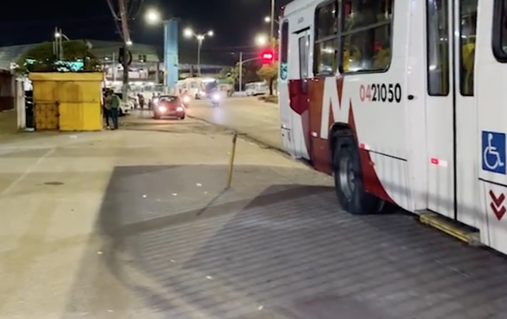 Motorista é agredido durante assalto a ônibus da linha 444 em Manaus