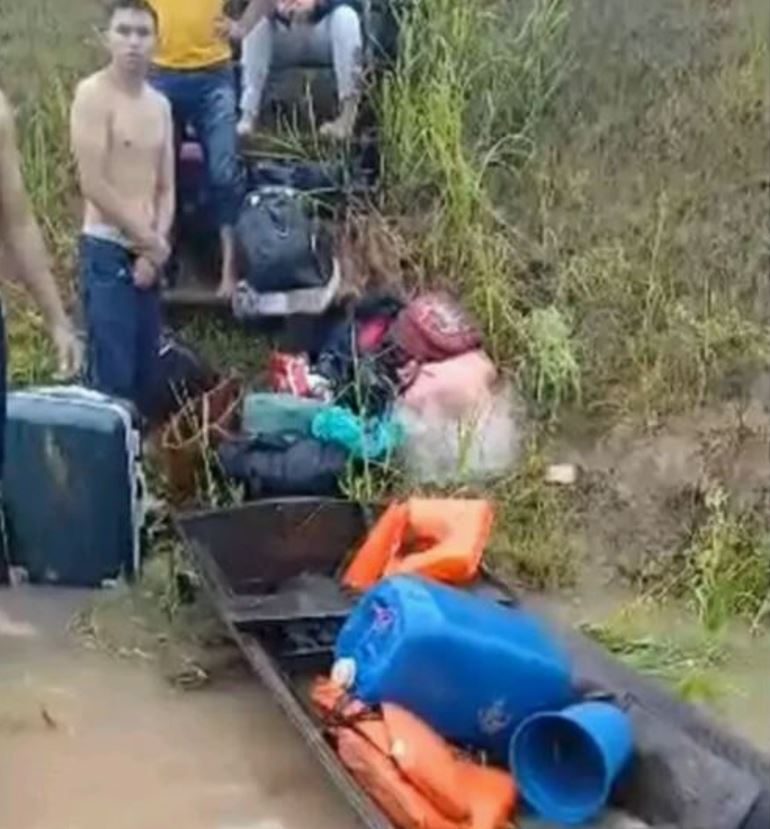 Lancha de passageiros naufraga após bater em tronco a caminho de Nhamundá