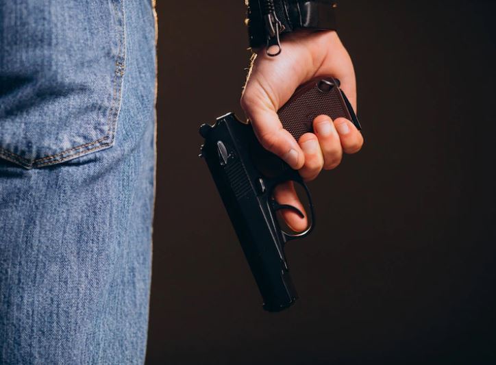 Homem morre ao ser crivado de balas na saída de clube em Manaus