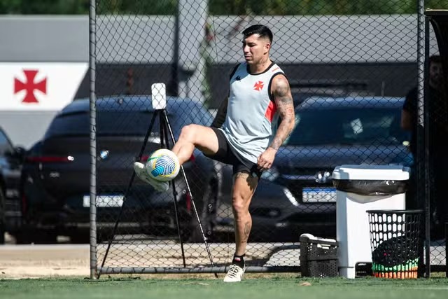 Medel tem chances de deixar o Vasco na segunda janela; entenda